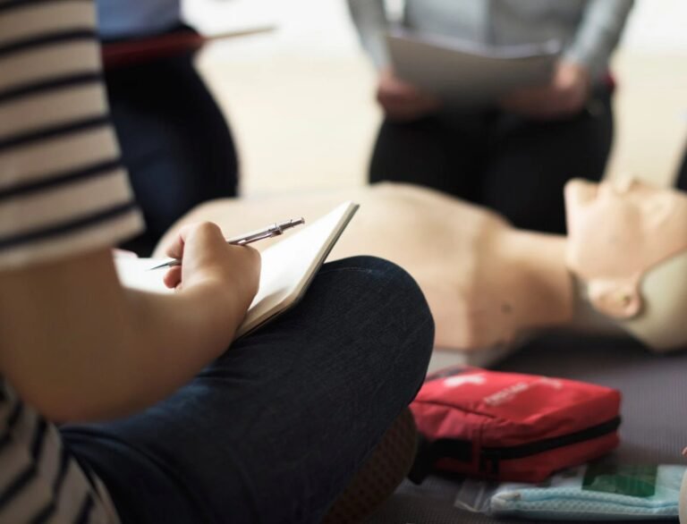 cpr-first-aid-training-concept_5